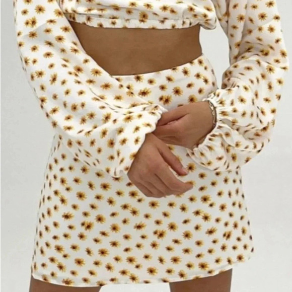 WEWOREWHAT NEW NWT WOMENS FLORAL MINI SKIRT BOTTOMS SKIRTS SUMMER SIZE XS S M - Picture 1 of 6